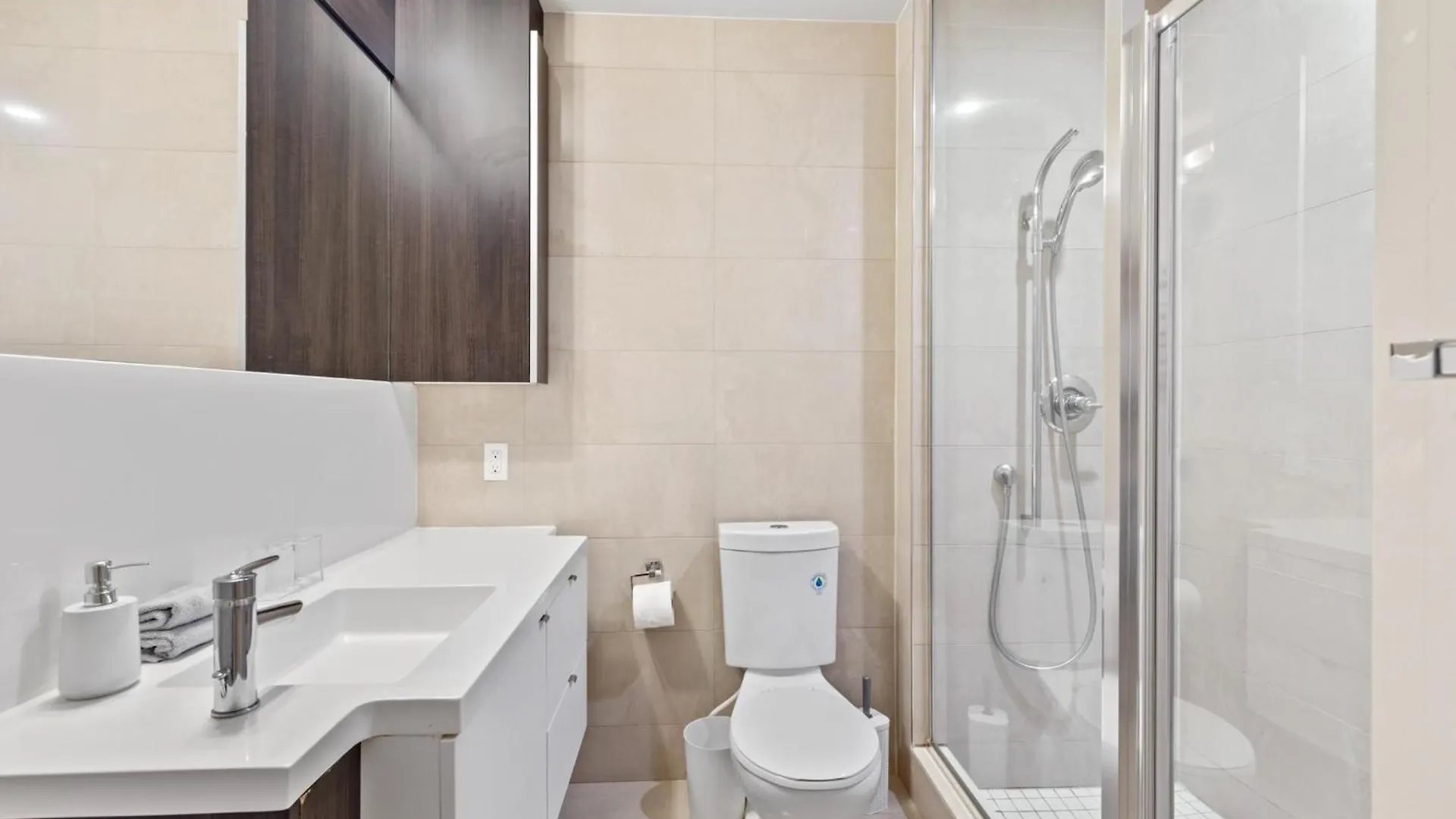 Cn Tower Lake View 2 Bedroom Suite Toronto