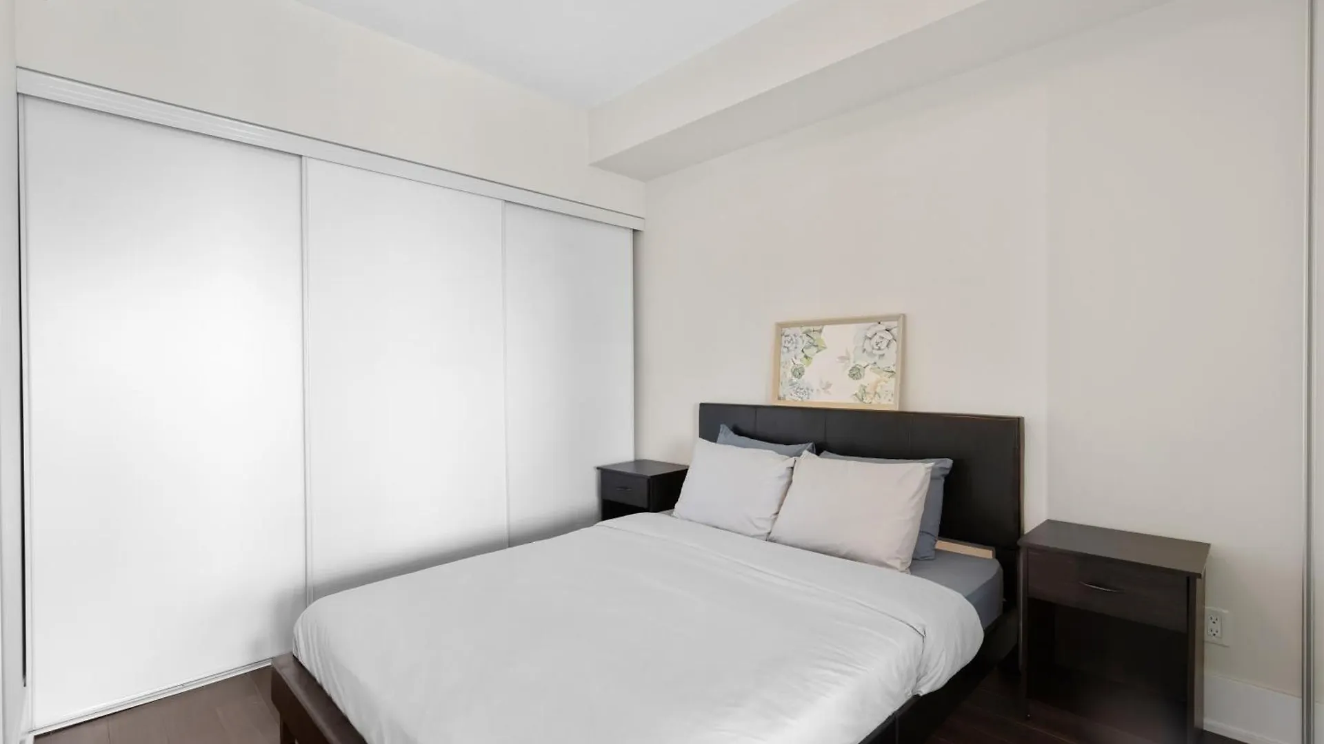 Cn Tower Lake View 2 Bedroom Suite Toronto Canada