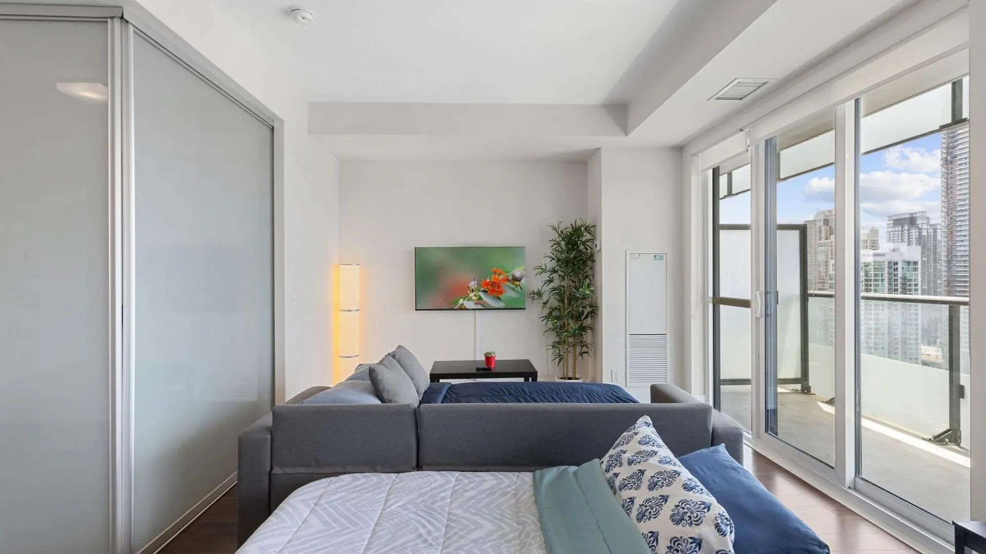 Cn Tower Lake View 2 Bedroom Suite Toronto
