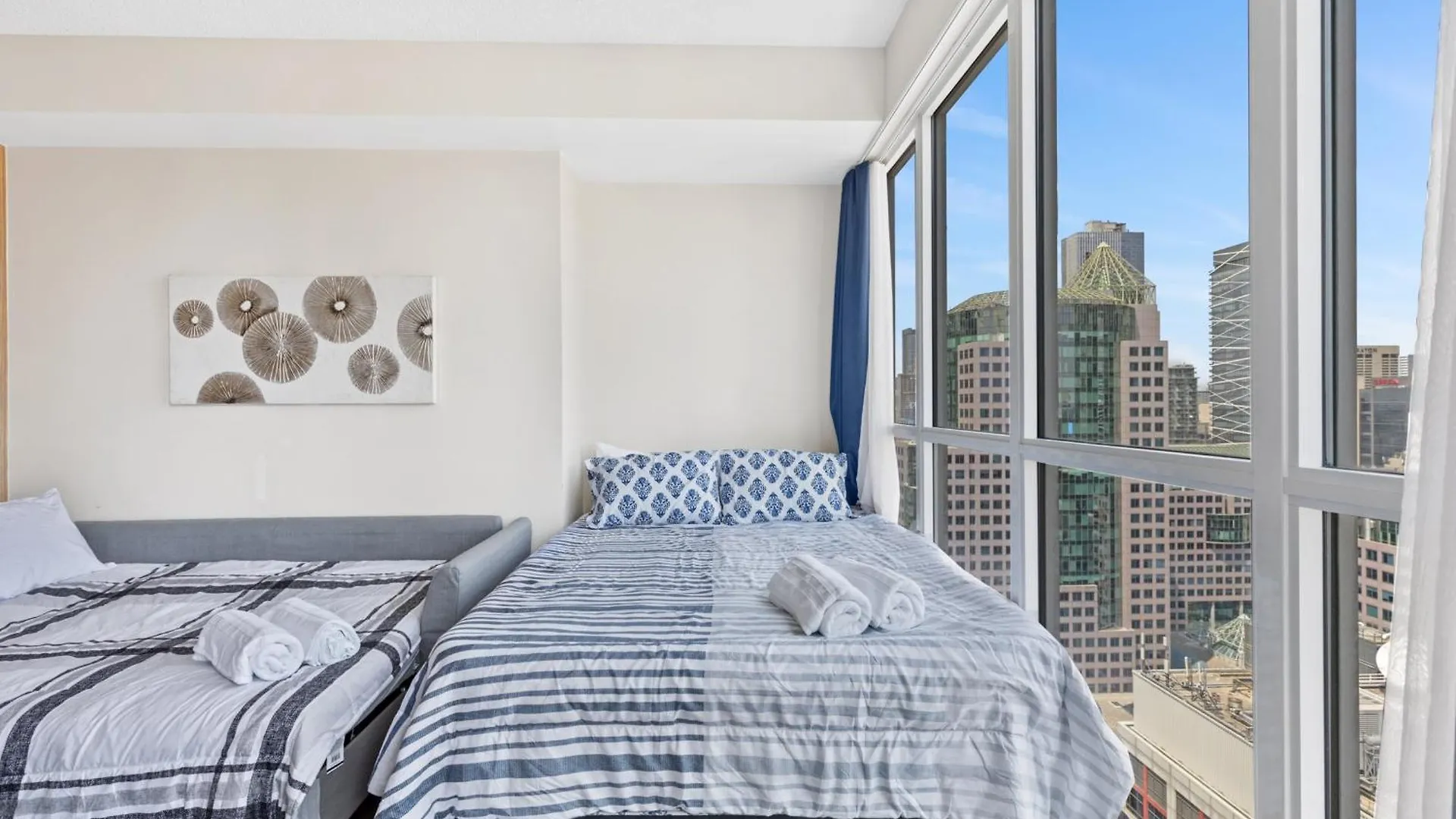 Cn Tower Lake View 2 Bedroom Suite Toronto